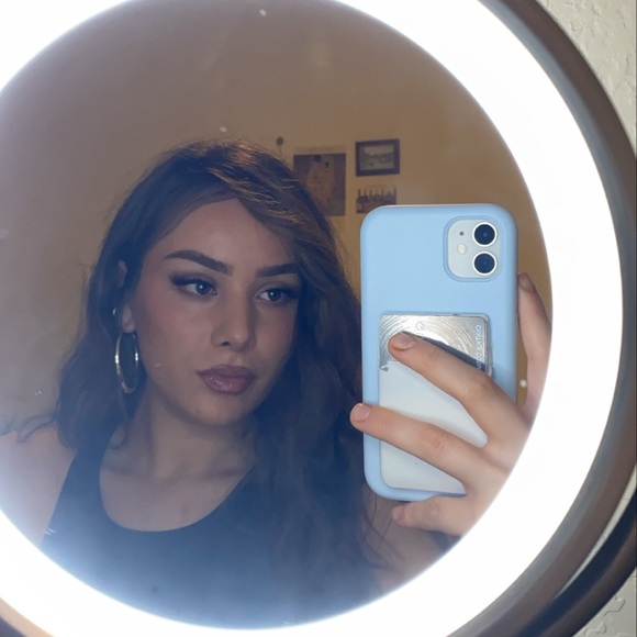 Meet your Posher, Cynthia - Picture 1 of 1